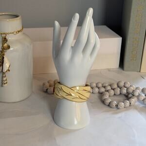 Classy VTG 1980s Monet Gold-Tone Cream Leaves Enameled 1" Hinged Bangle Bracelet